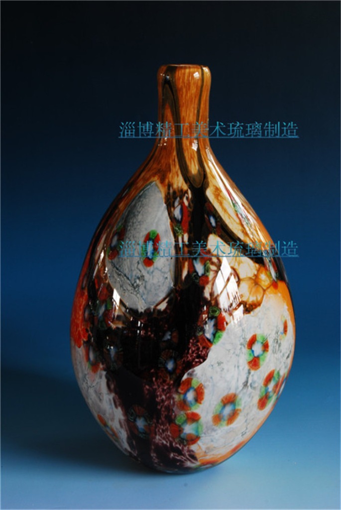 匠心獨運 探訪淄博傳統手工琉璃工藝品，領略吹制玻璃梅瓶的藝術魅力